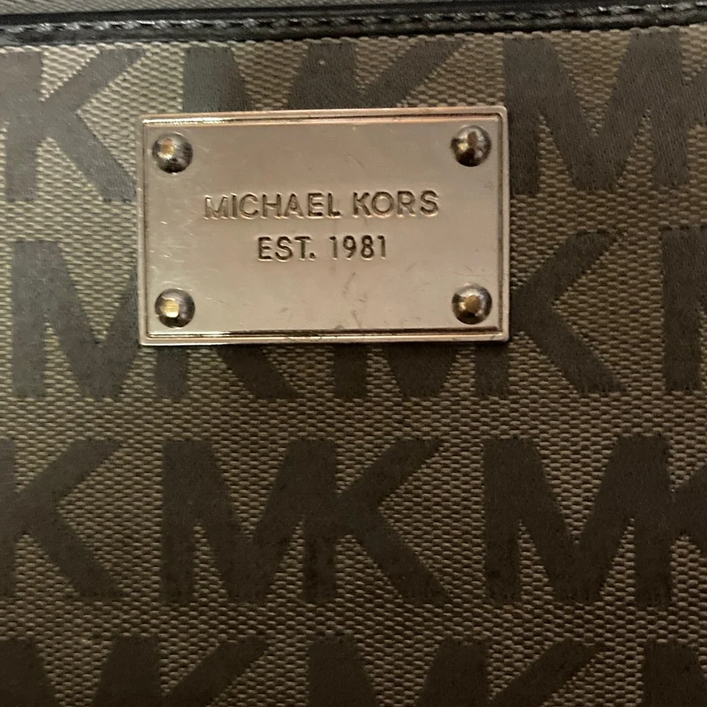 Michael Kors chic wallet